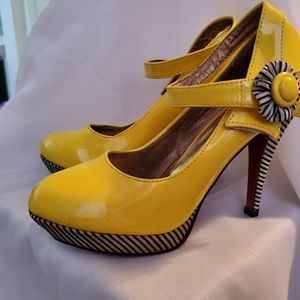 Yellow high heel pumps